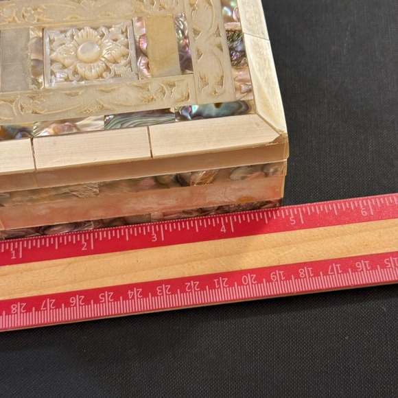 VTG Carved Mother Of Pearl Inlaid Abalone Hinged Jewelry/Trinket Box - Picture 4 of 6